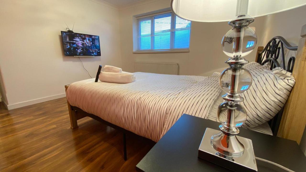 Grand Heights LUXURY Suites London Exterior foto